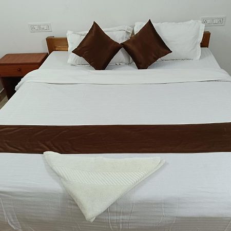Hotel Atithi Grand Гувахати Экстерьер фото